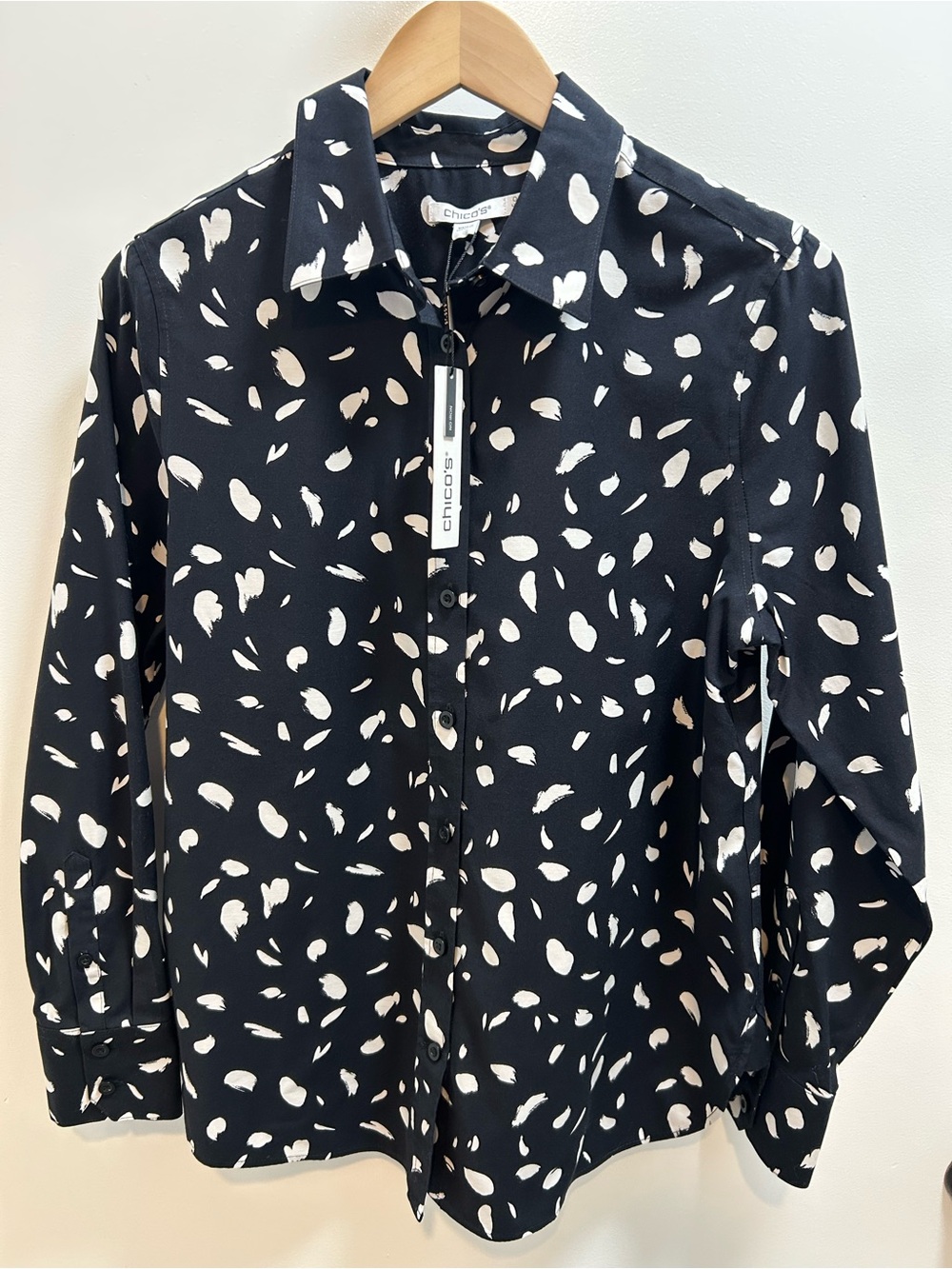 Chico's Black and White Printed Button-Up long sleeve shirt size 0 or US 4 NWT